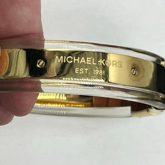 Michael Kors Gold Tone Acetate Acrylic Hinge Logo Plaque Bangle Bracelet MKJ5603 - Picture 7 of 14